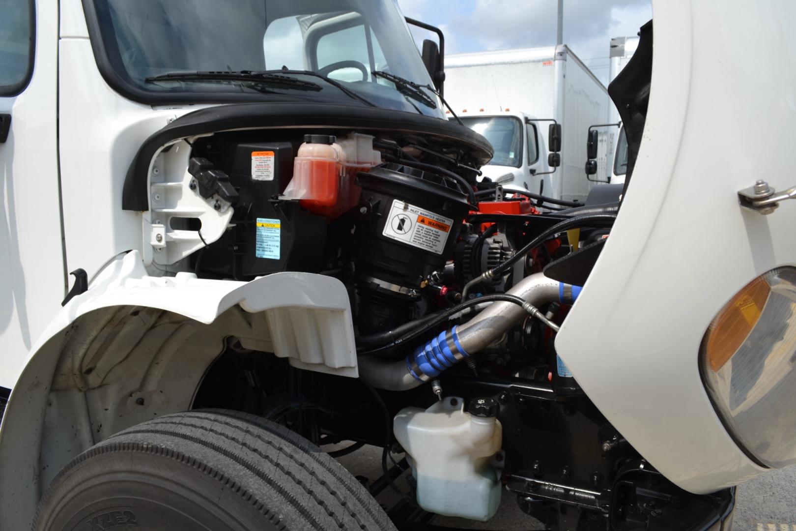 2017 WHITE /BLACK FREIGHTLINER M2-106 with an CUMMINS ISB 6.7L 240HP engine, ALLISON 2100HS AUTOMATIC transmission, located at 9172 North Fwy, Houston, TX, 77037, (713) 910-6868, 29.887470, -95.411903 - 26,000LB GVWR NON CDL, 26FT BOX, 13FT CLEARANCE , 103" X 102", MAXON 3,500LB CAPACITY ALUMINUM LIFT GATE, DUAL 50 GALLON FUEL TANKS,SPRING RIDE - Photo#13